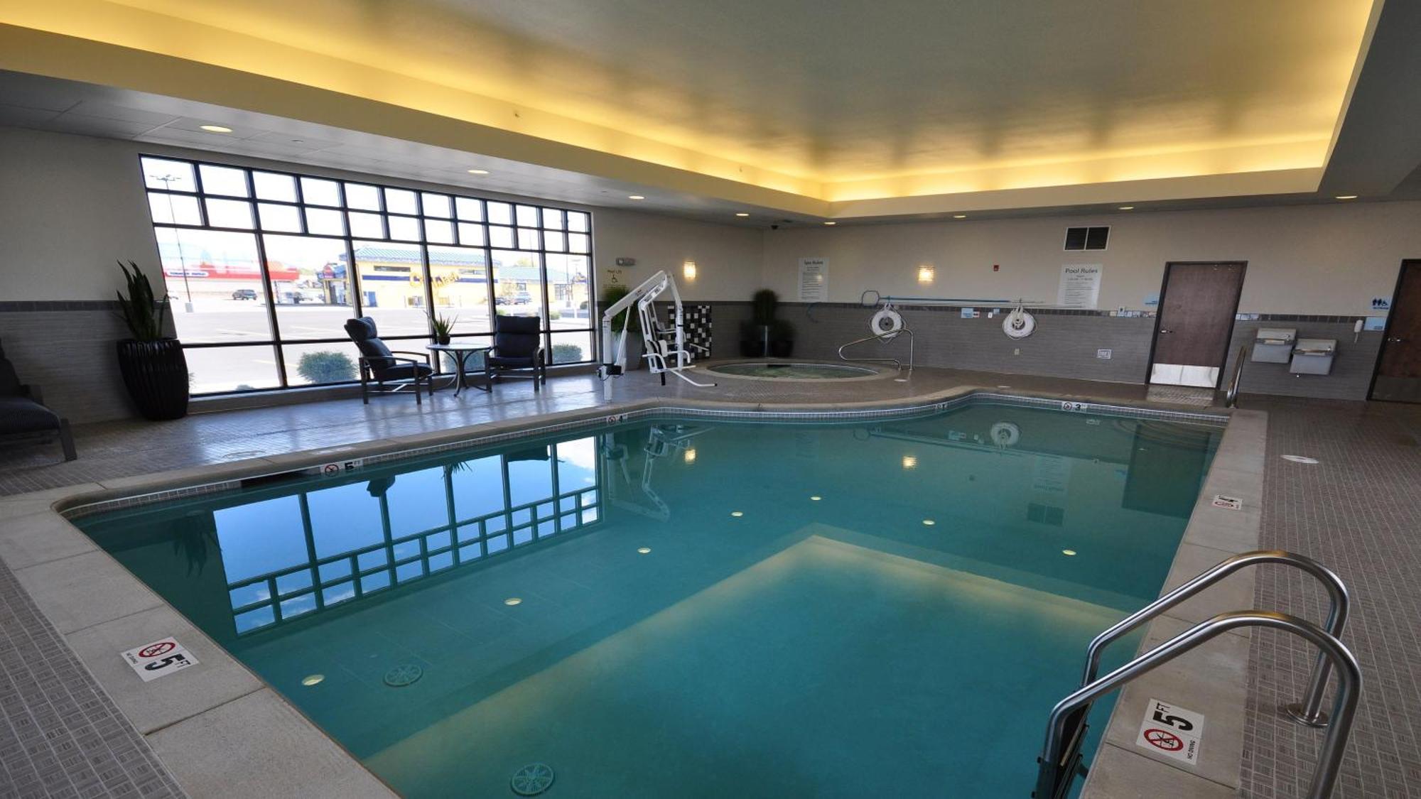 Holiday Inn Express Belgrade-Bozeman Area By Ihg Exterior foto